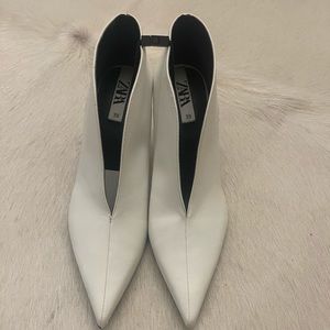 White Zara bootie